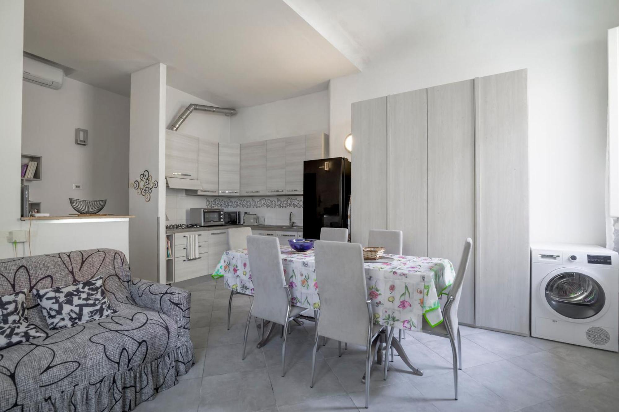 Cozy Close To The Airport
